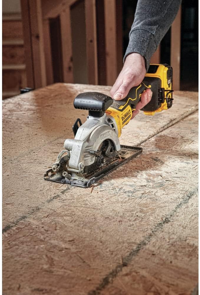DEWALT ATOMIC 20V MAX* Circular Saw Kit, 4-1/2-Inch (DCS571P1)