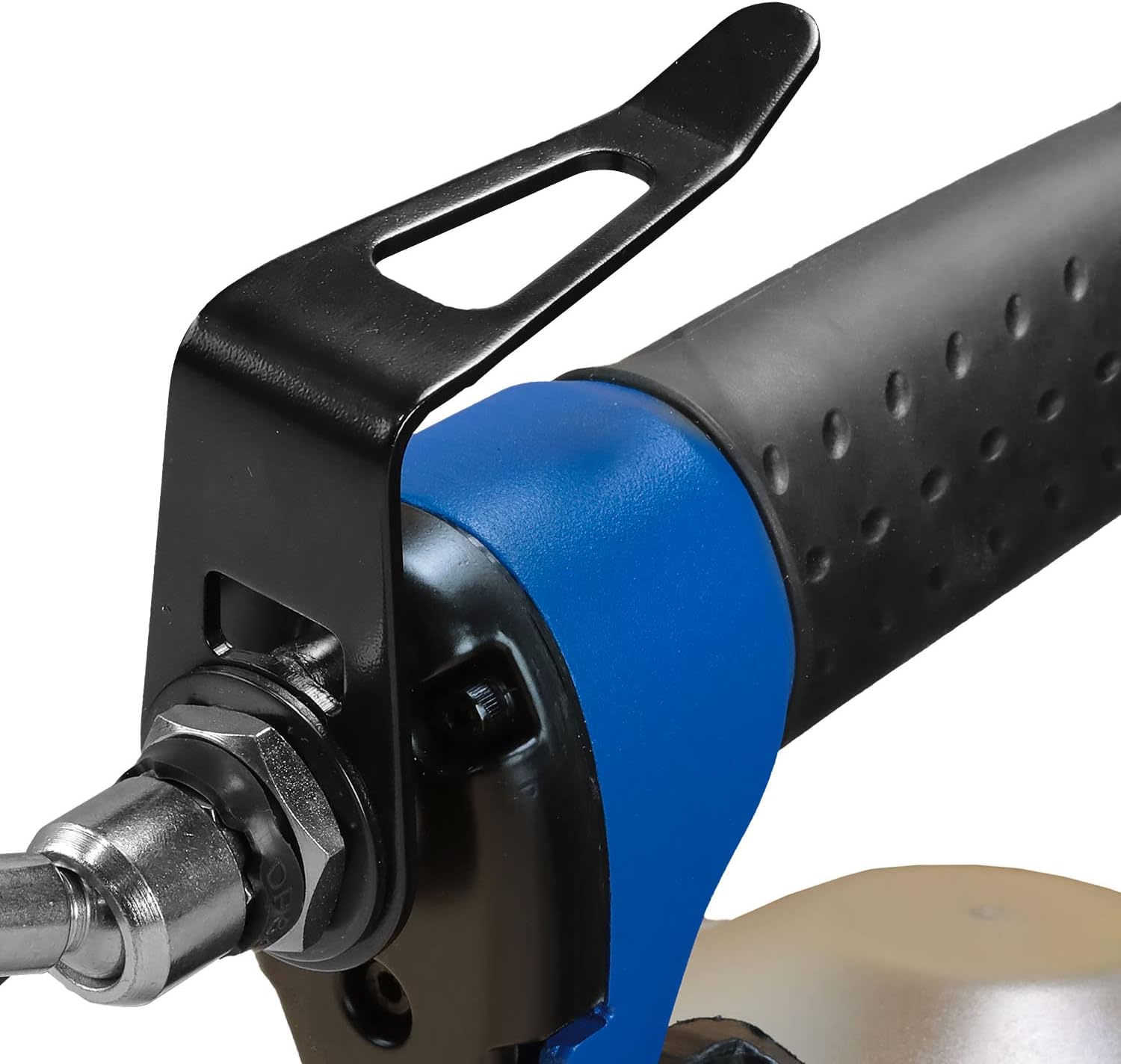Estwing ECN65 Pneumatic 15 Degree 2-1/2' Coil Siding Nailer with Adjustable Metal Belt Hook, 1/4' NPT Industrial Swivel Fitting, and Bag