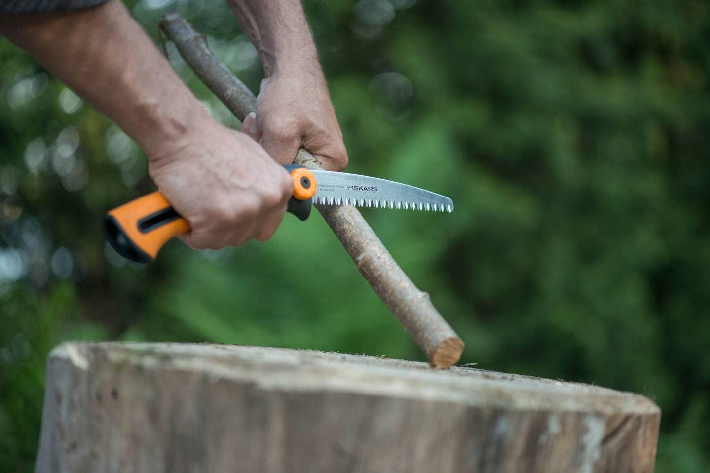 Fiskars Hand Saw for Wooden Strips and Panels, Fine Toothing, Saw Blade Length 16 cm, Retractable, Stainless Steel Saw Blade/Plastic Handle, Black/Orange, Xtract, SW72, 1000612