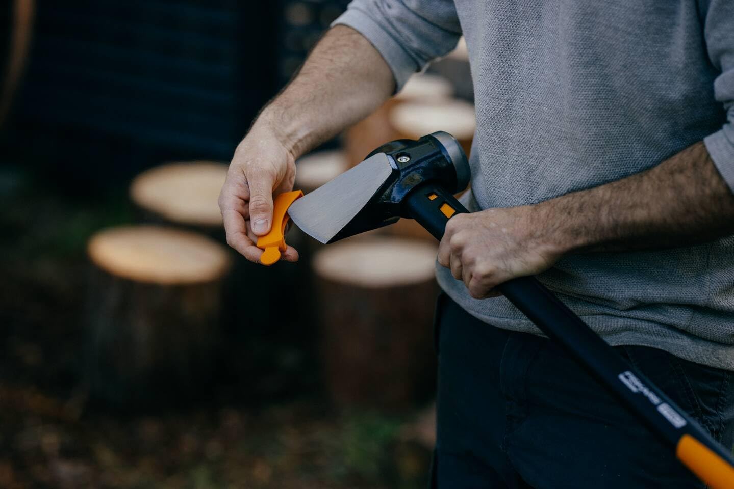 Fiskars IsoCore Builder's axe, XXL, Length: 92 cm, Weight: 5.22 kg, Black/Orange, 1020220