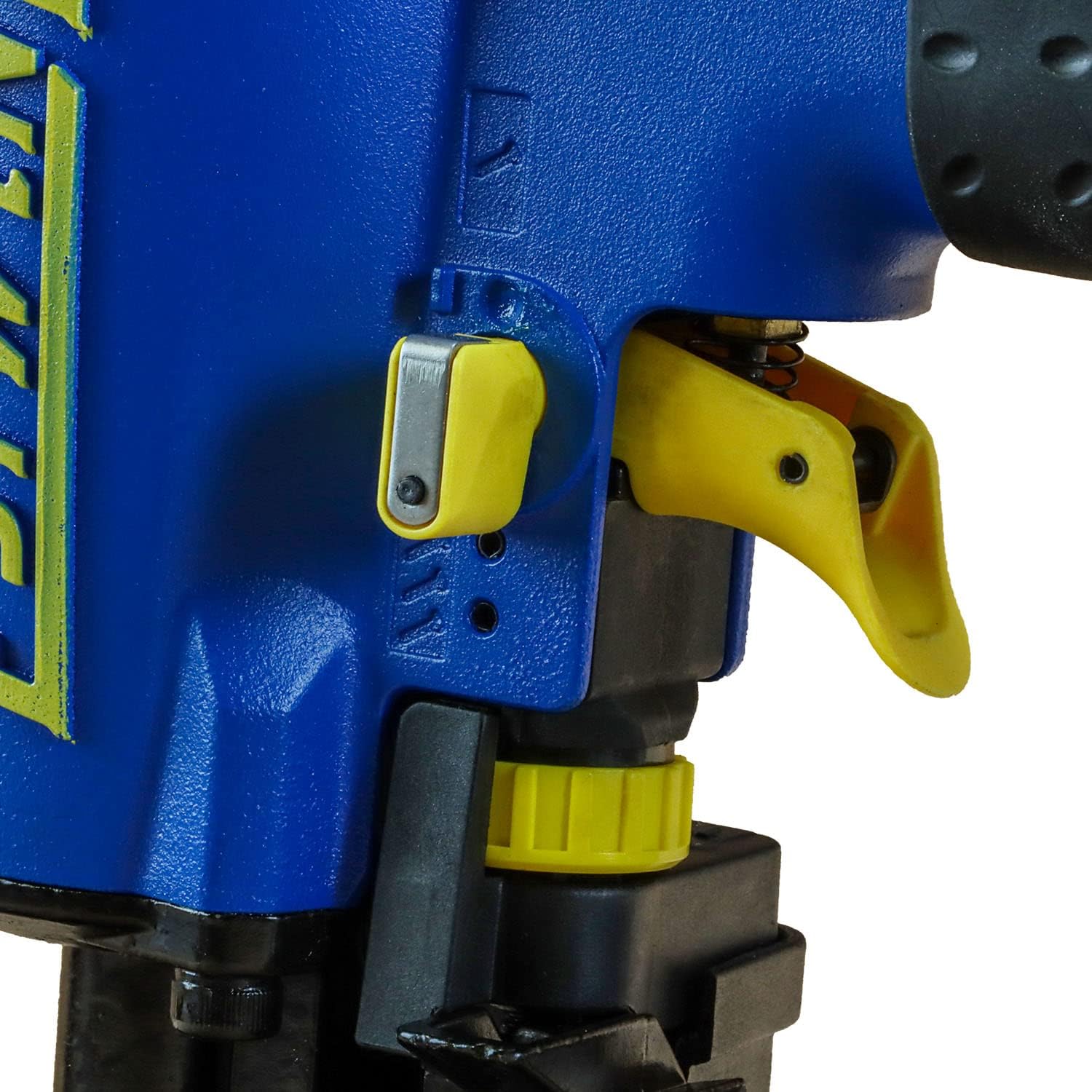Estwing ECN45 Pneumatic 15 Degree 1-3/4' Coil Roofing Nailer with 1/4' NPT Industrial Swivel Fitting and Bag