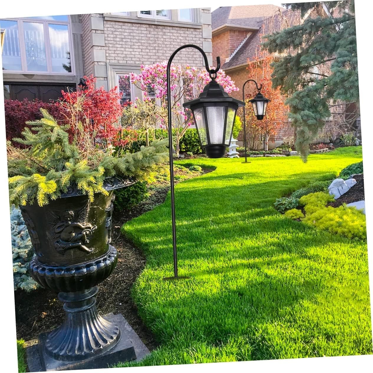 2pcs Decor Road Light Solar Landscape Spotlights Solar Powered Landscape Lights Stake Flower Lights Solar Lights Bright Pathway Lawn Garden Retro hexagonal lawn lamp, palace shaped wall lamp, garden v
