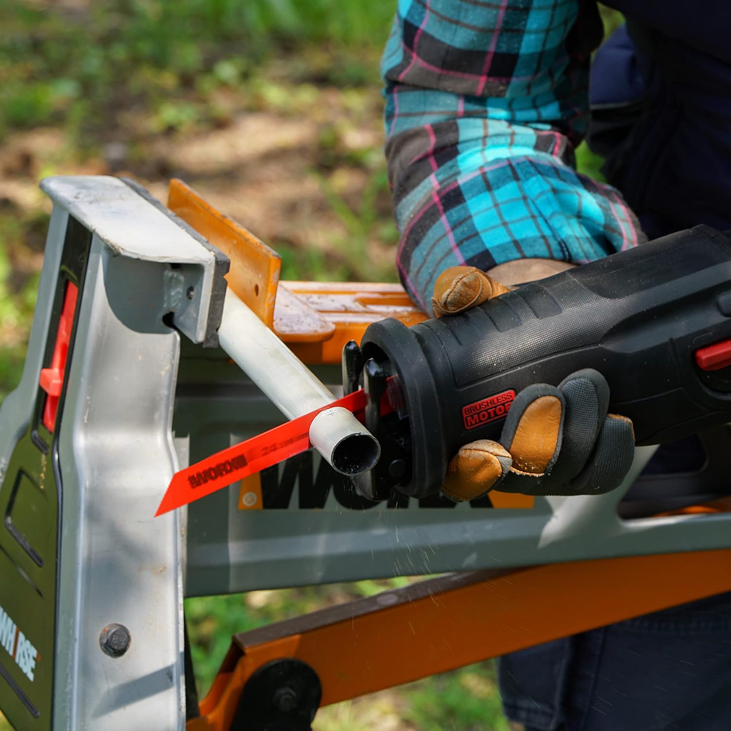 WORX 20V WX516 Cordless Sabre Saw, 29 mm Stroke, Up to 300 mm, Brushless Motor, Multi-Material, Variable Speed, Lightweight and Ergonomic, with 1 x 4Ah Battery and Charger
