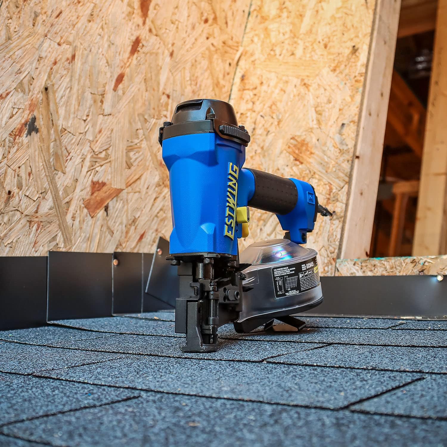 Estwing ECN45 Pneumatic 15 Degree 1-3/4' Coil Roofing Nailer with 1/4' NPT Industrial Swivel Fitting and Bag
