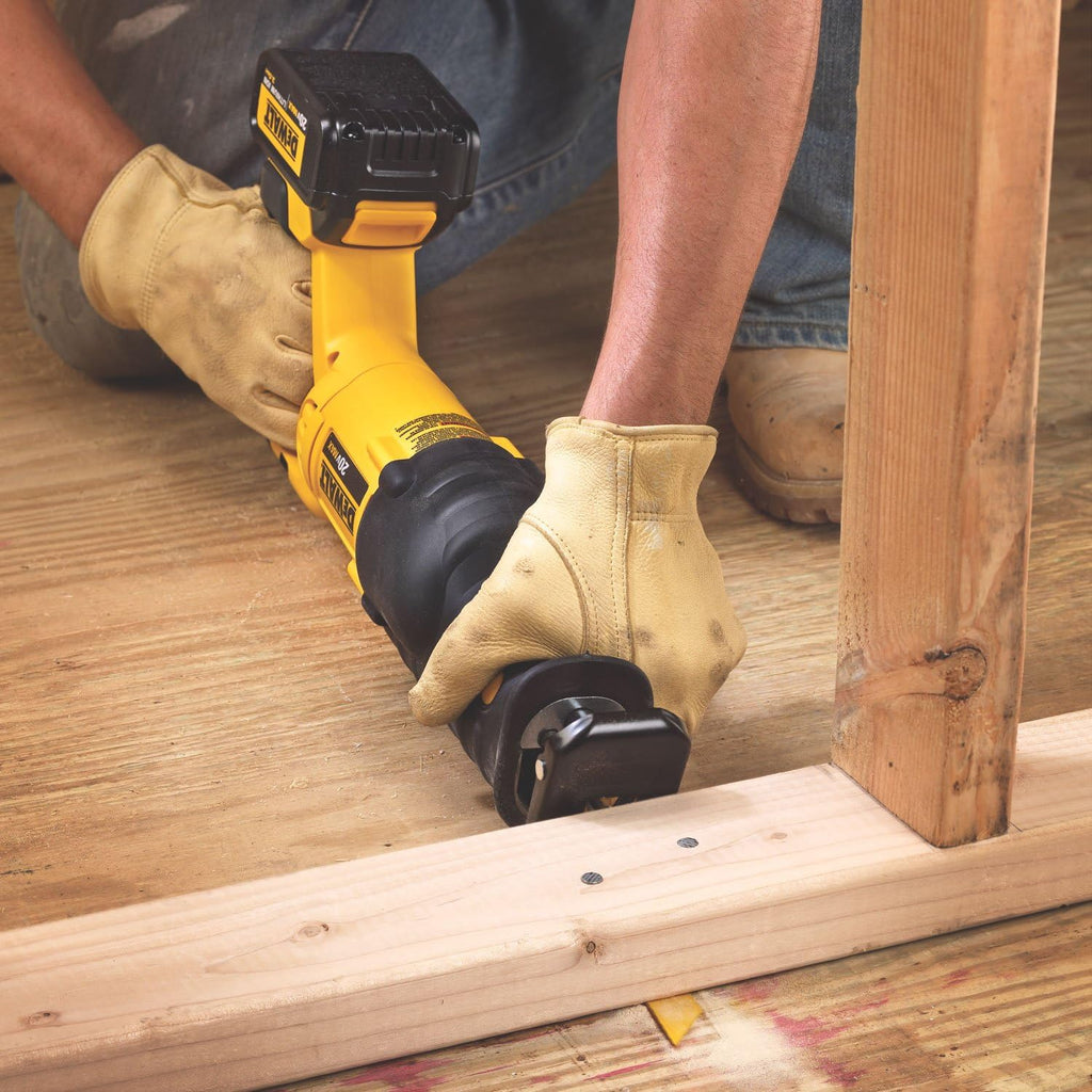 DEWALT DCS380L1 20-Volt MAX Li-Ion 3.0 Ah Reciprocating Saw Kit