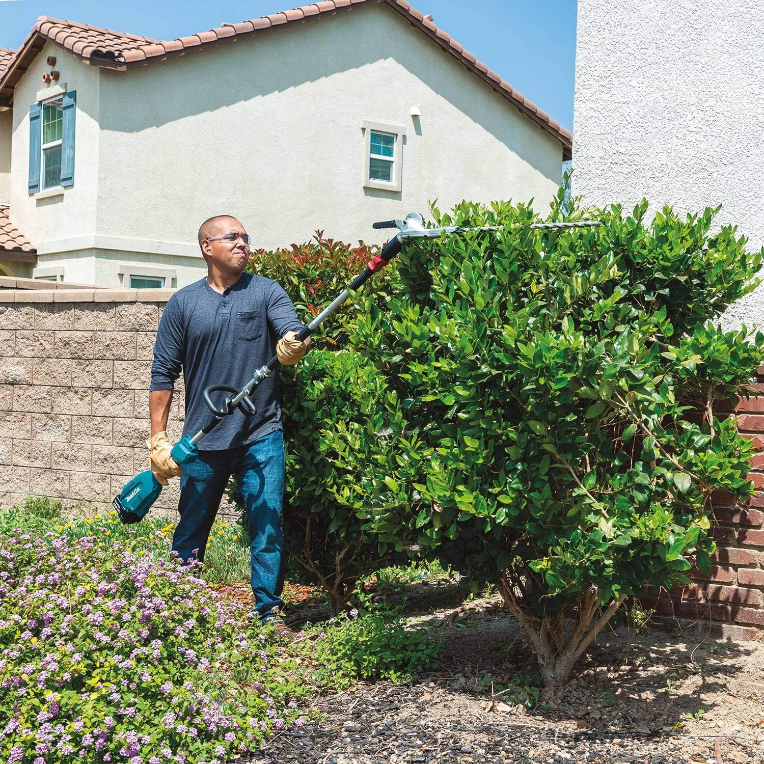 Makita XUX02SM1X2 18V LXT Lithium-Ion Brushless Cordless Couple Shaft Power Head Kit w/ 13' String Trimmer & 20' Hedge Trimmer Attachments (4.0Ah)